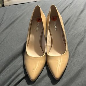 Size 9.5 Nine West pumps